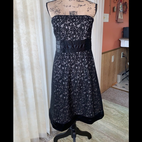 White House Black Market Dresses & Skirts - Gorgeous White House Black Market Black Lace Dress